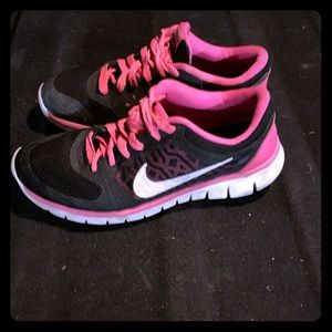 Nike shoes size 5Y- women’s 6.5